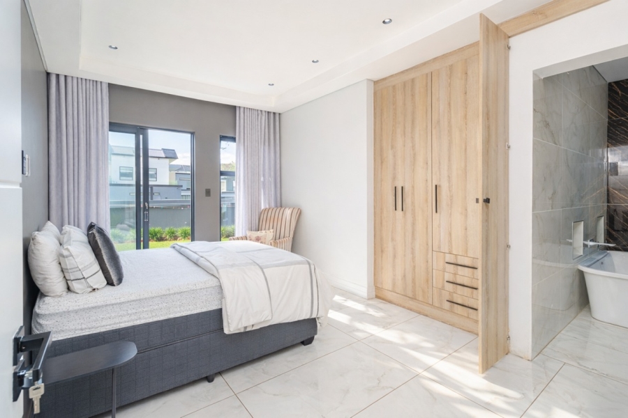 6 Bedroom Property for Sale in The Islands Estates North West